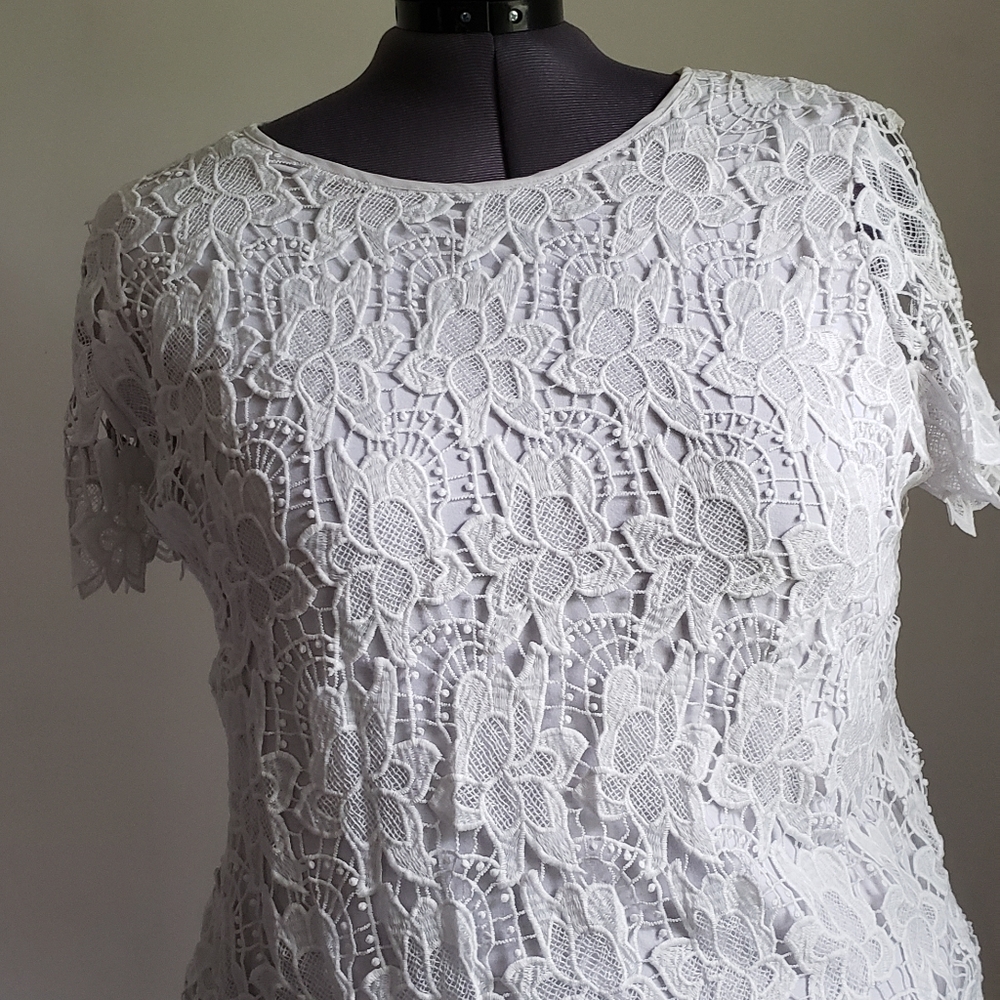 White lace applique top XXL
